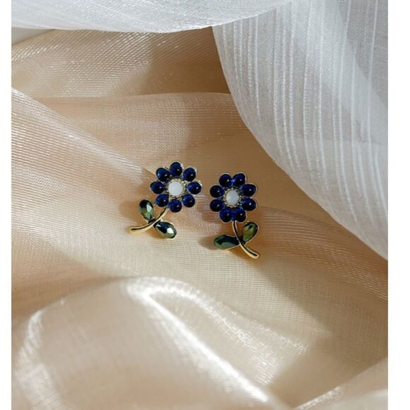 Flower Stud Earrings  - Picture 4 of 4